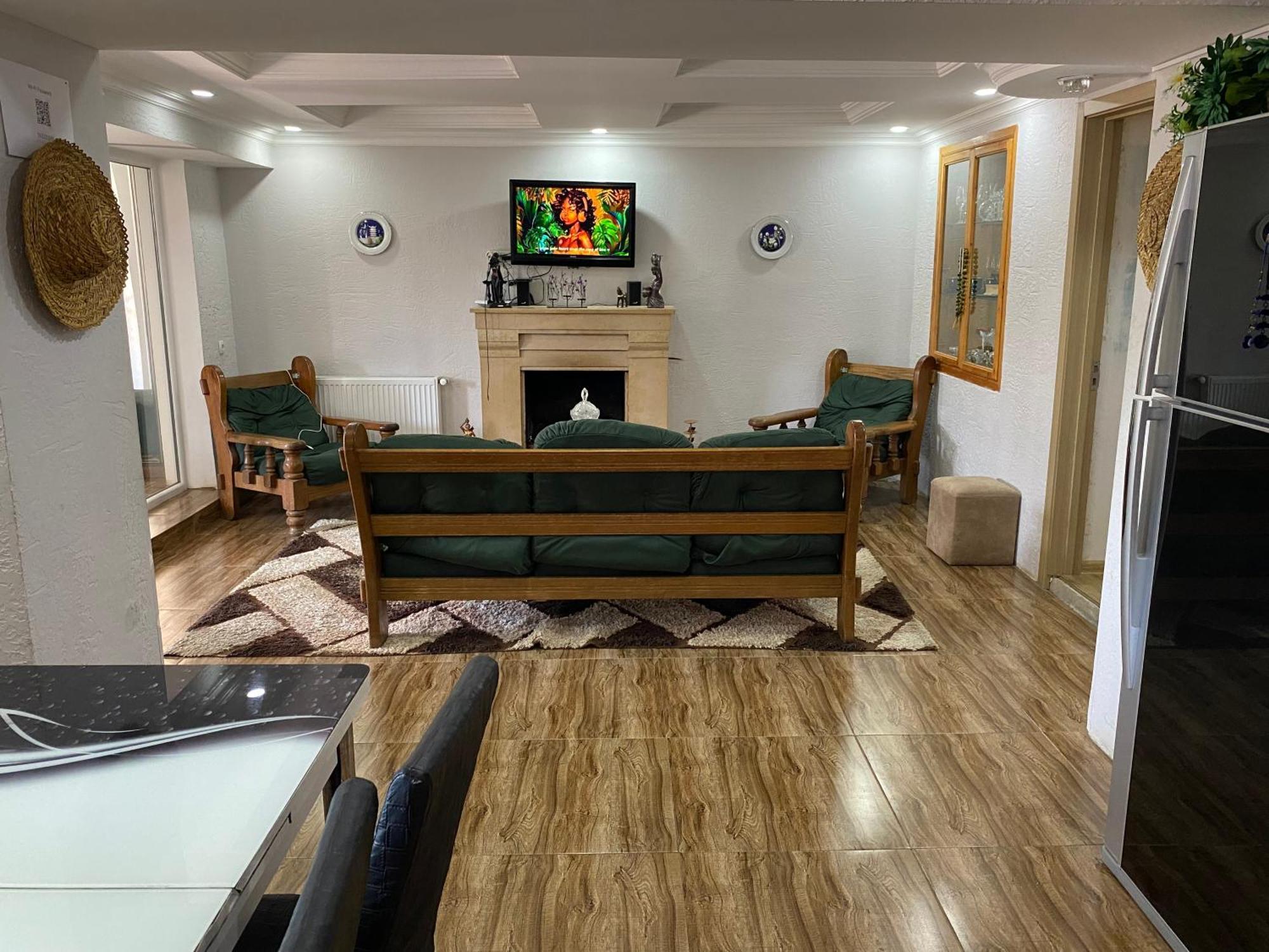 库塔伊西 Relax Station酒店 外观 照片